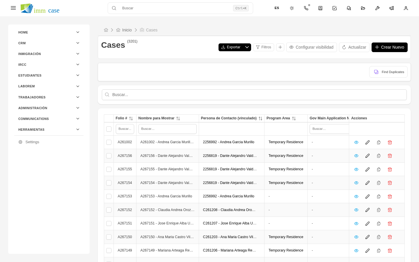 Screenshot: vista kanban del módulo Casos con tarjetas en columnas de etapa