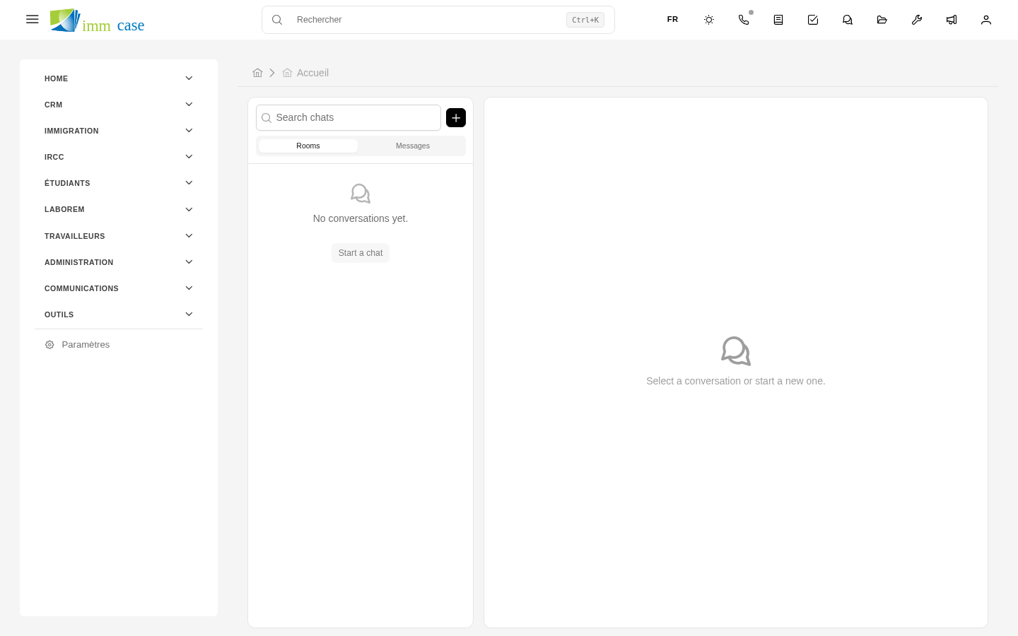 Capture d'écran : vue du clavardage avec liste des conversations à gauche et messages à droite